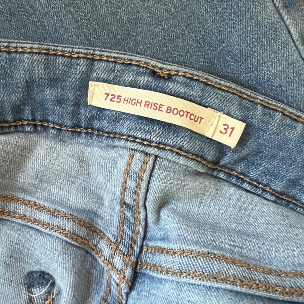 LEVIS 725 High Rise Bootcut - Picture 2 of 3